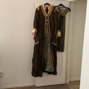 Ann Boleyn Halloween costume